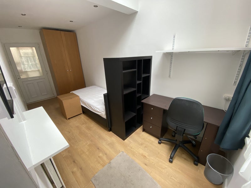 Room Welford Road in Leicester