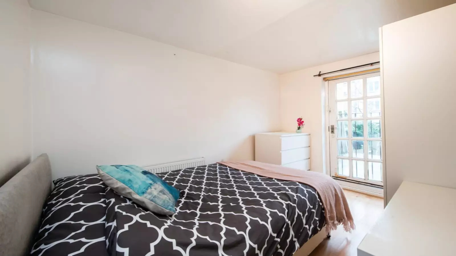 Room Marlborough Road in Greater London