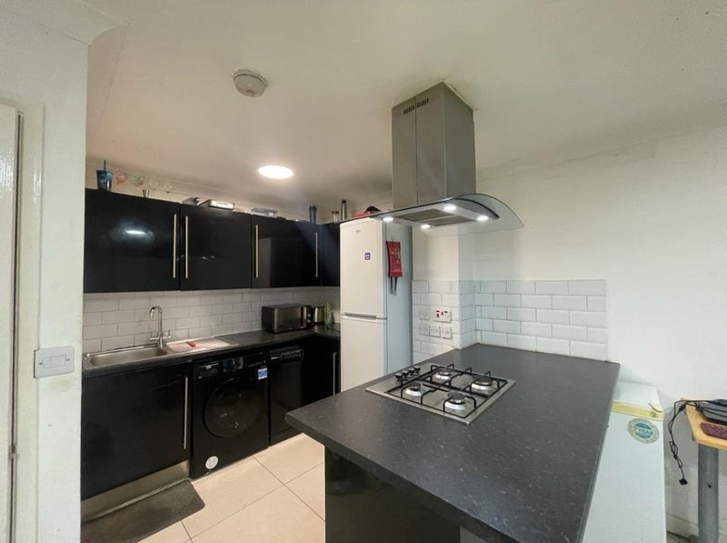 Room East Ferry Road in Greater London