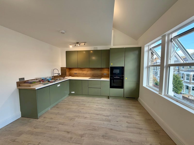 Flat Percy Road in Greater London