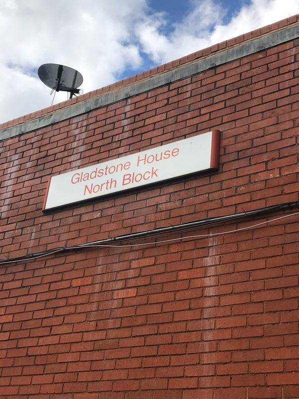 Room Sadler Close in Greater London