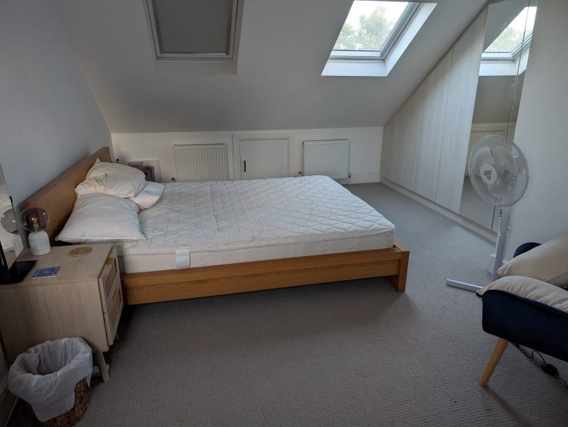Room Loxwood Road in Greater London
