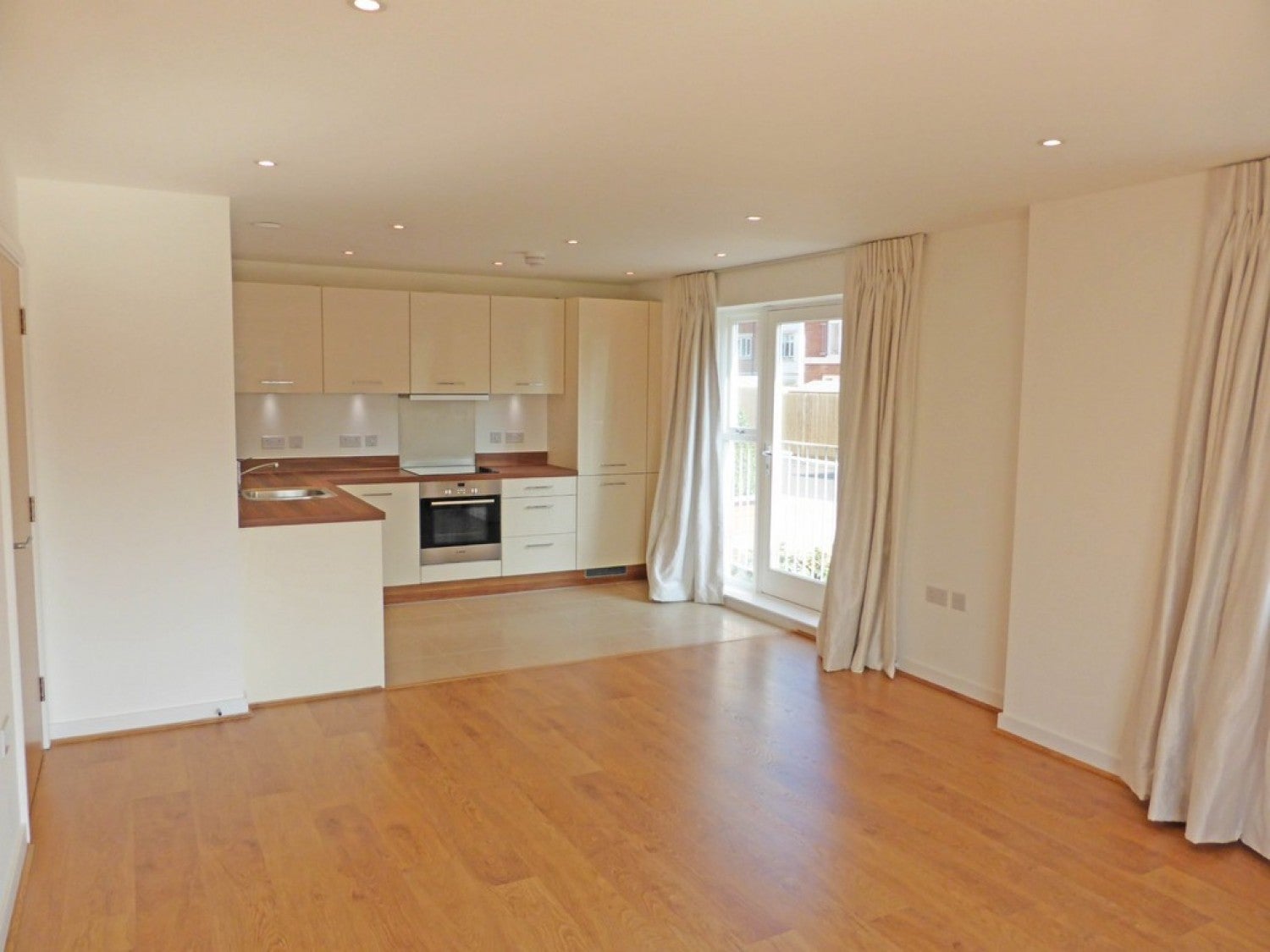 Flat Kingsclere Road in Basingstoke and Deane