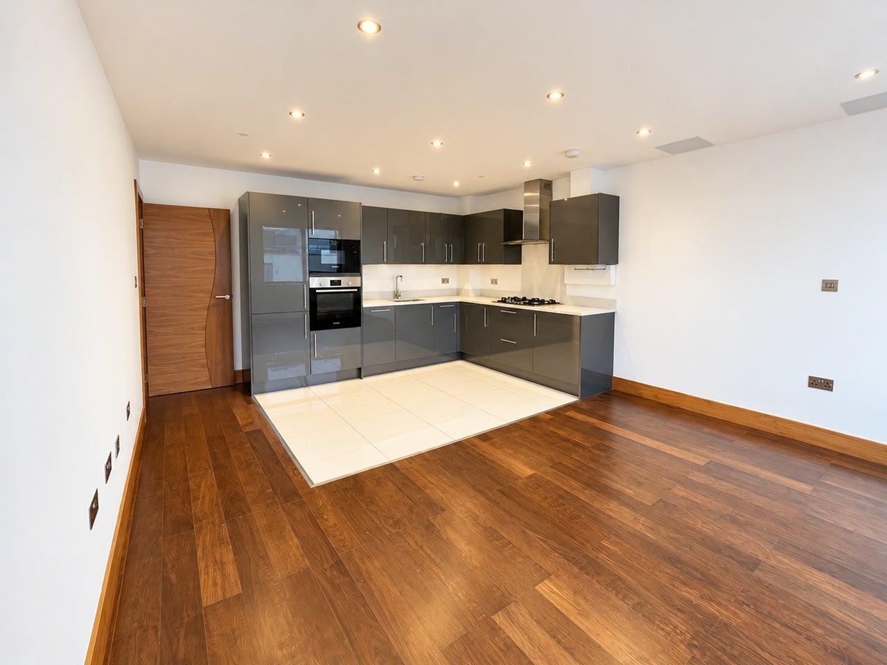Flat Whitgift Street in Greater London