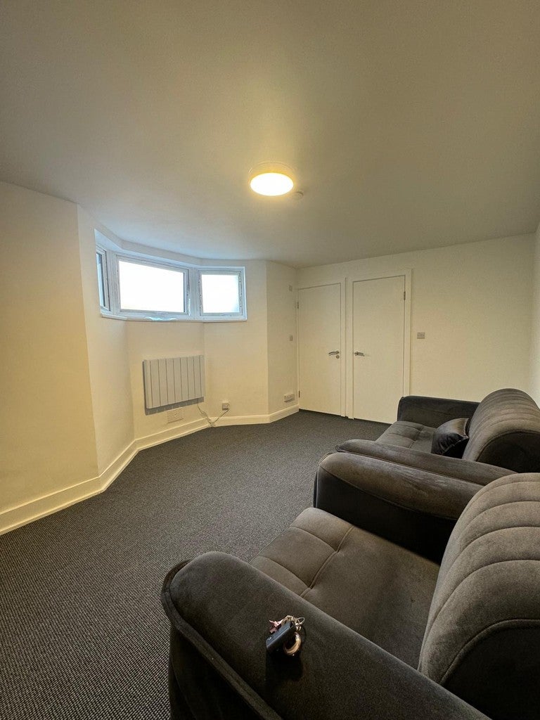 Flat Wightman Road in Greater London