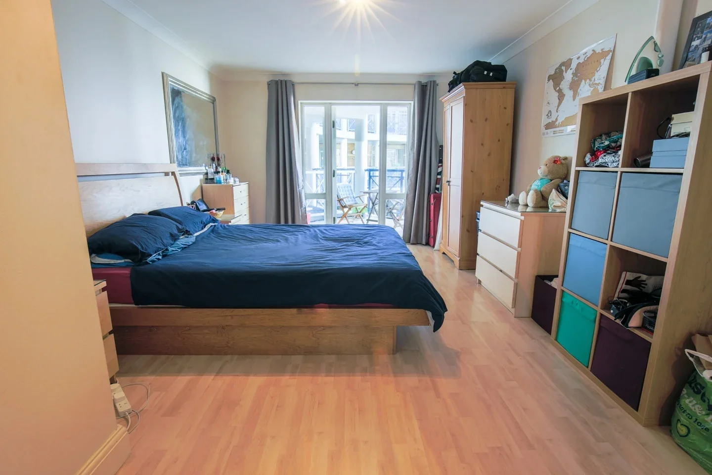 Flat Rotherhithe Street in Greater London