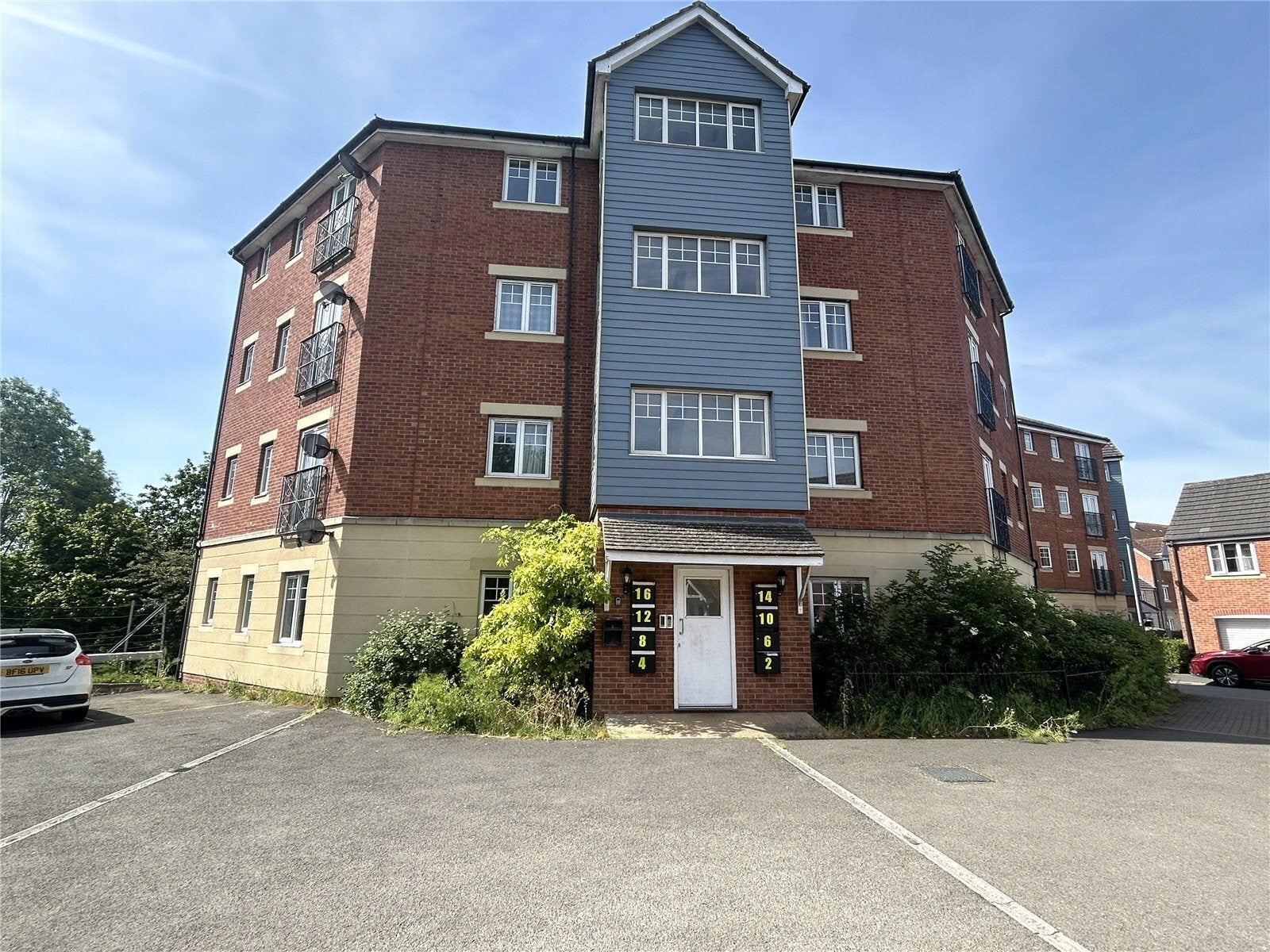 Flat Queen Acre Lane in Taunton