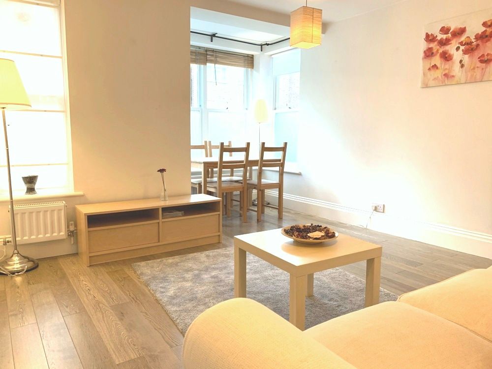 Flat Clarendon Road in Greater London