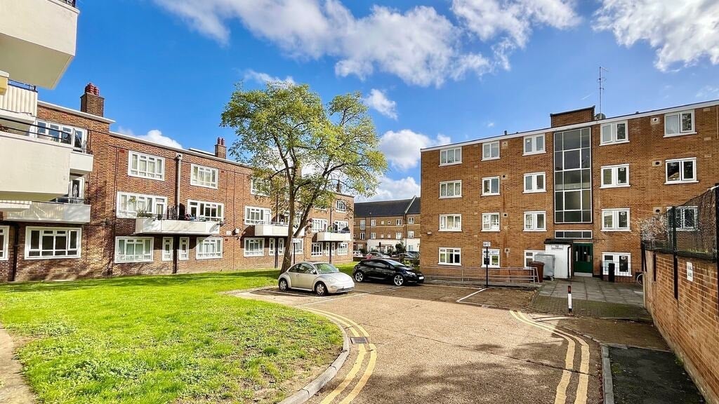 Room Cornwallis Road in Greater London