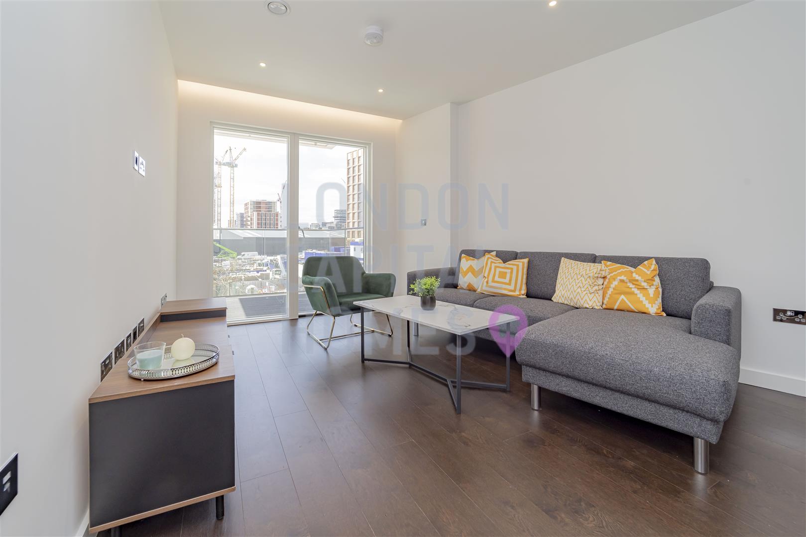 Flat Lanchester Way in Greater London