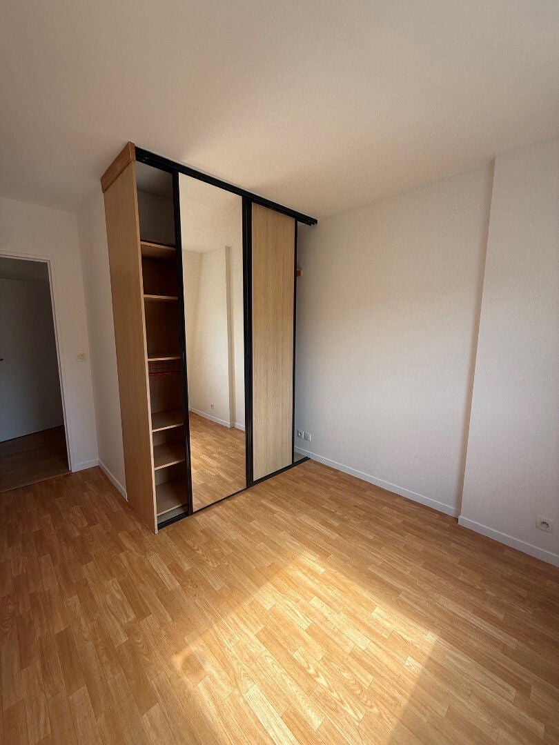 Flat Promenade du Sophora in Fresnes