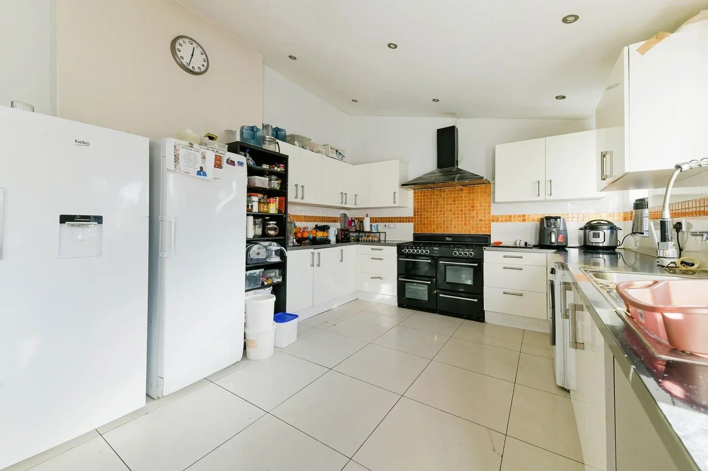 Room Station Road in Greater London