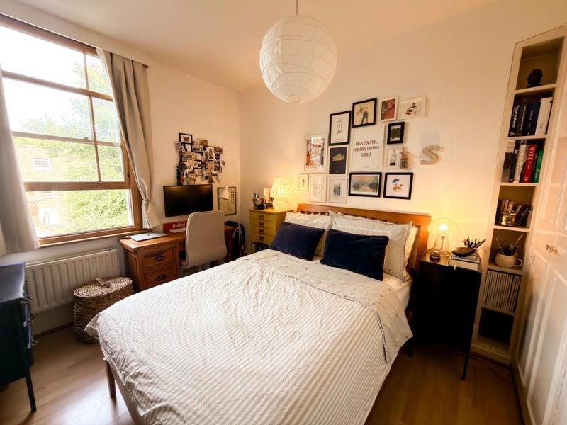 Room Overstone Road in Greater London