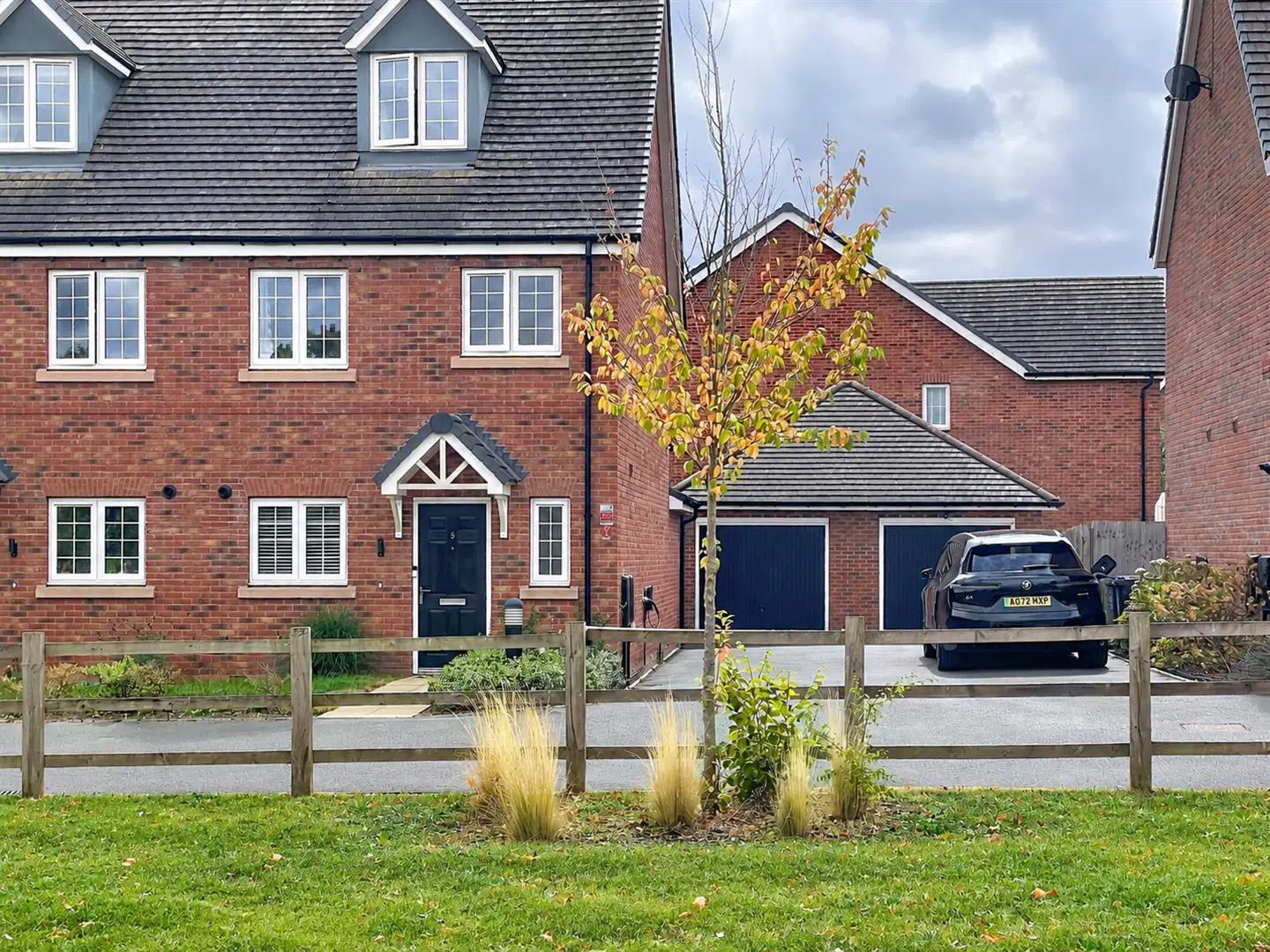 House Oak Tree Close in Warwick