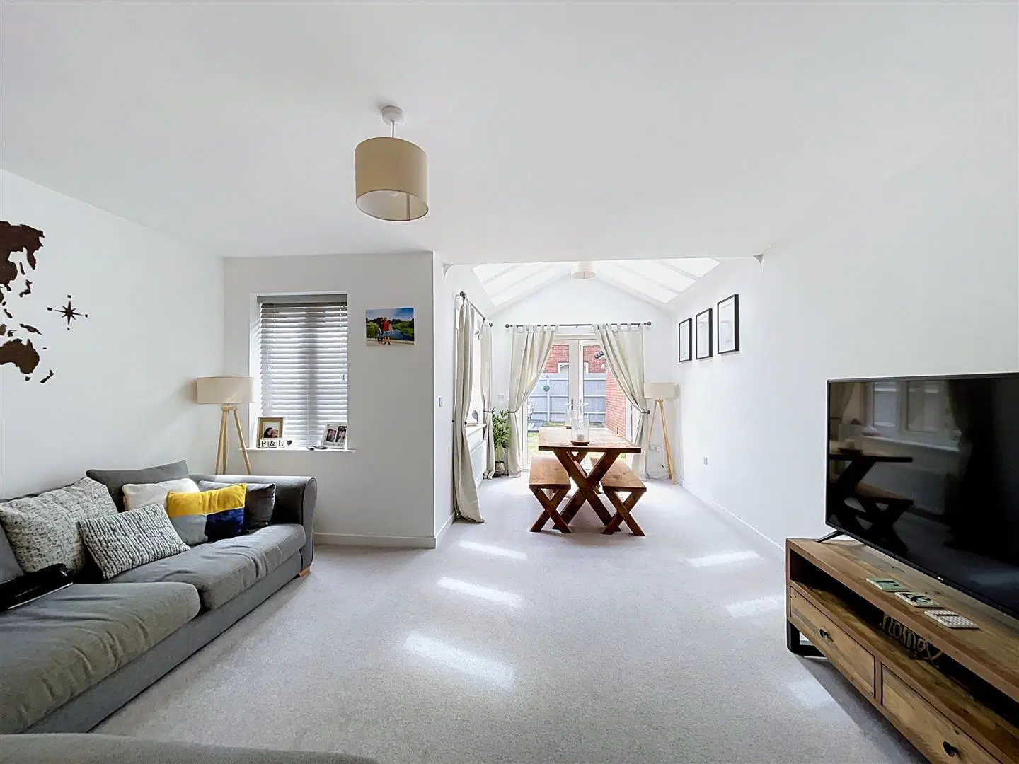 House Oak Tree Close in Warwick