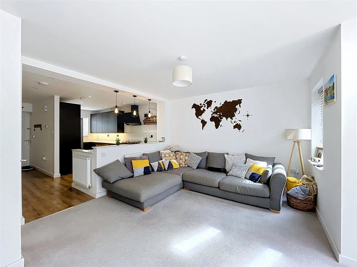 House Oak Tree Close in Warwick