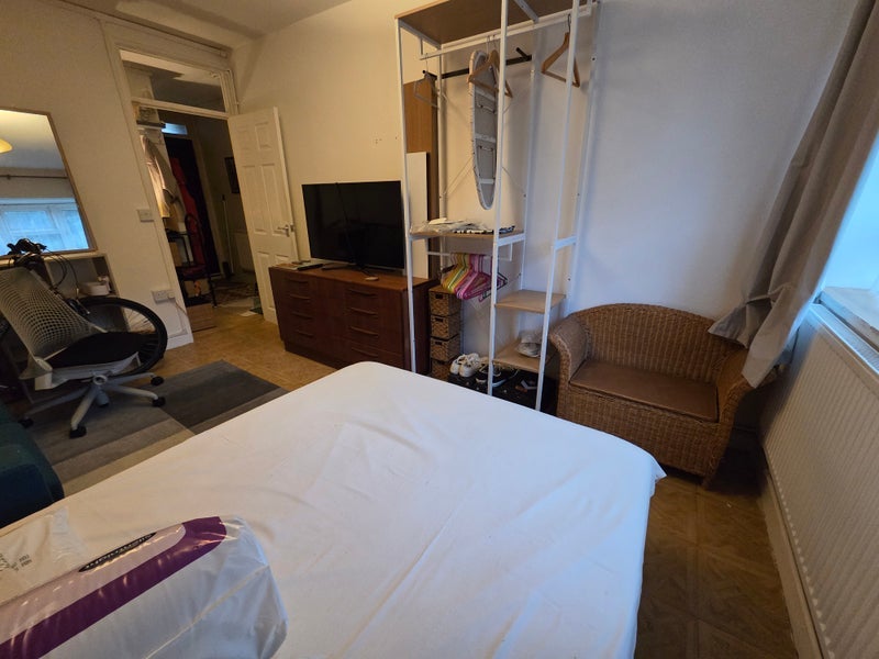 Room Victorian Grove in Greater London