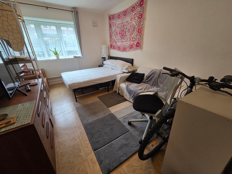 Room Victorian Grove in Greater London