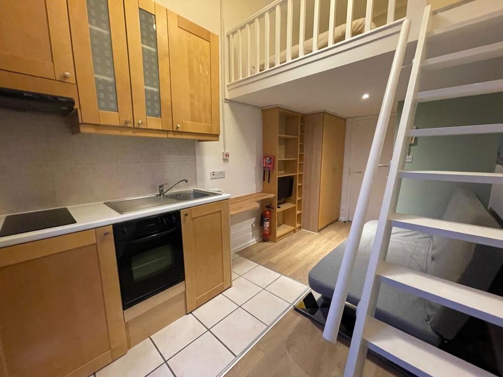 Flat Claverton Street in City of Westminster
