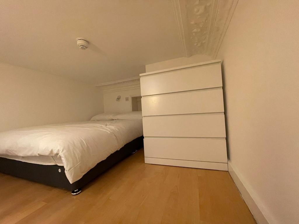 Flat Claverton Street in City of Westminster