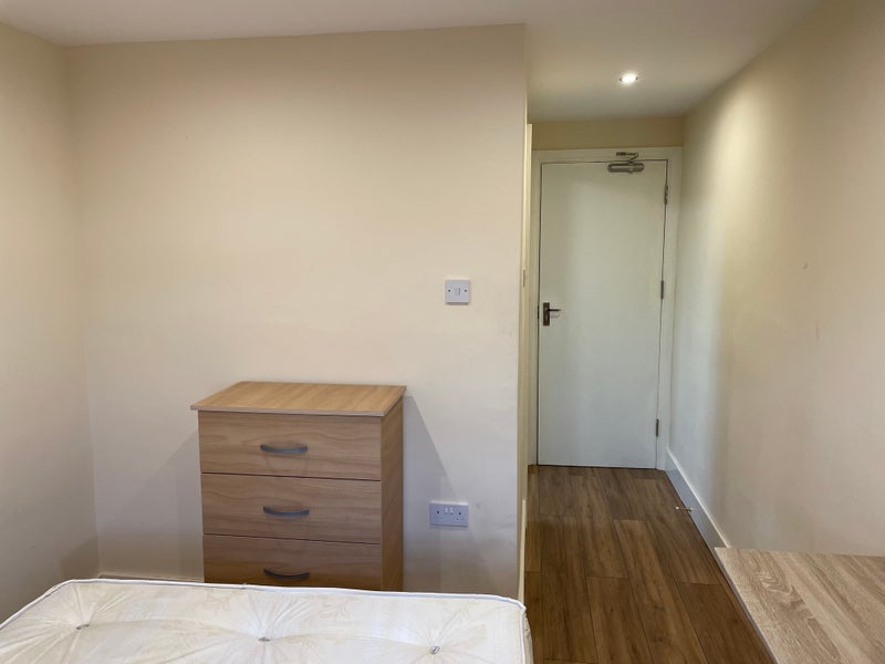 Room High Road Leyton in Greater London