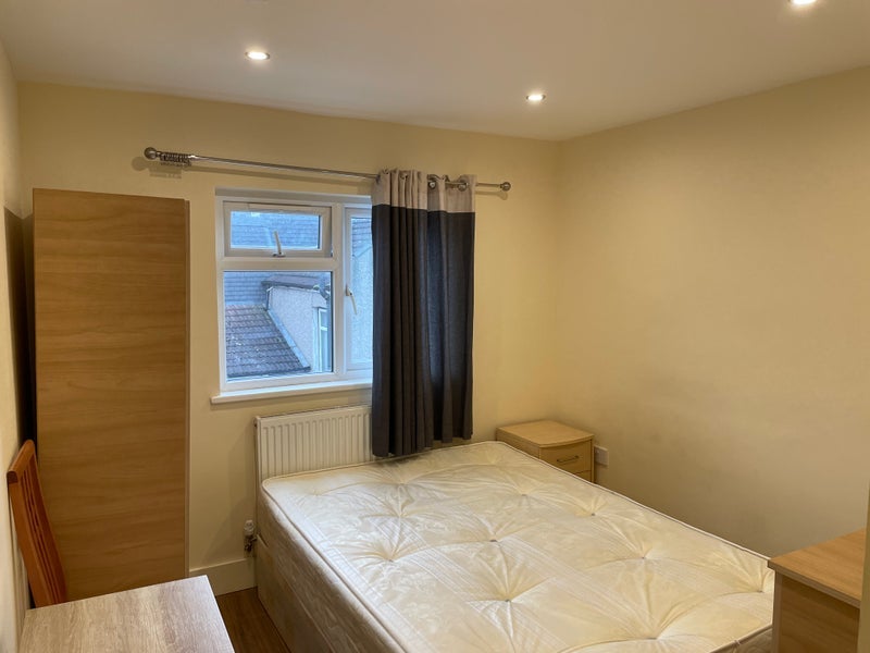 Room High Road Leyton in Greater London