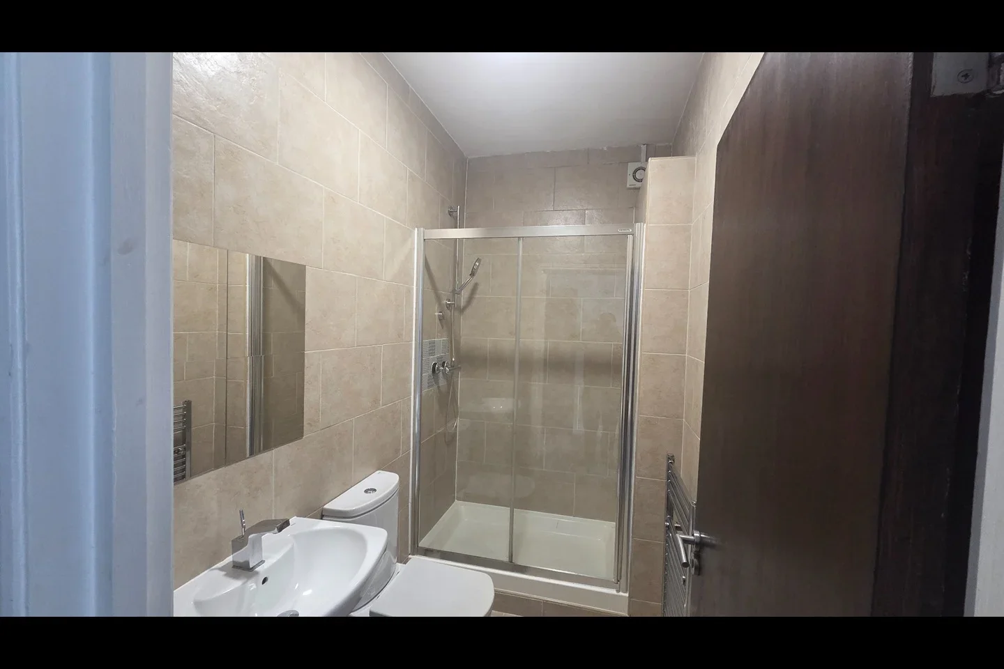 Flat Babington Road in Greater London