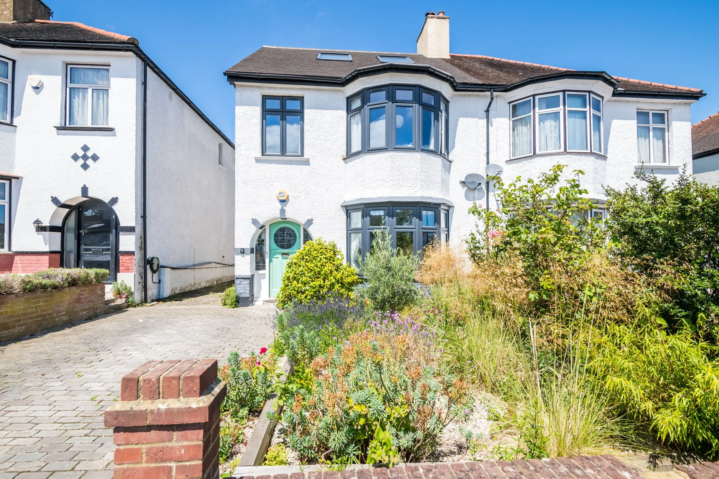 House Woodvale Avenue in Greater London