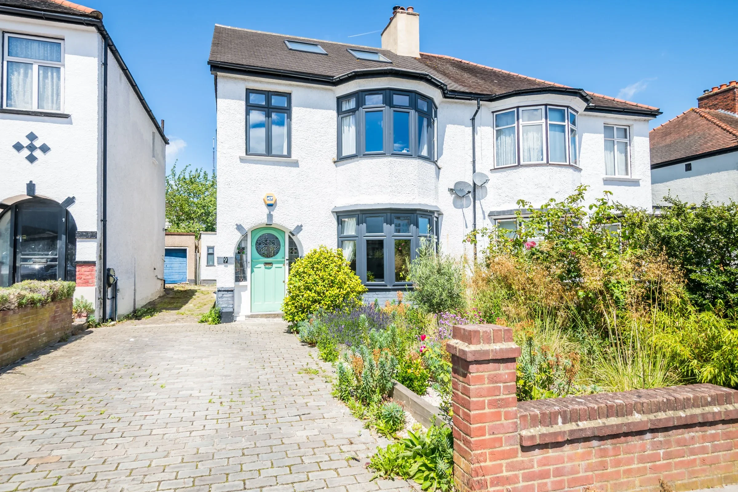 House Woodvale Avenue in Greater London