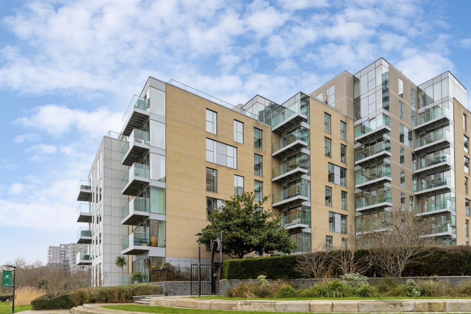 Flat Woodberry Down in Greater London