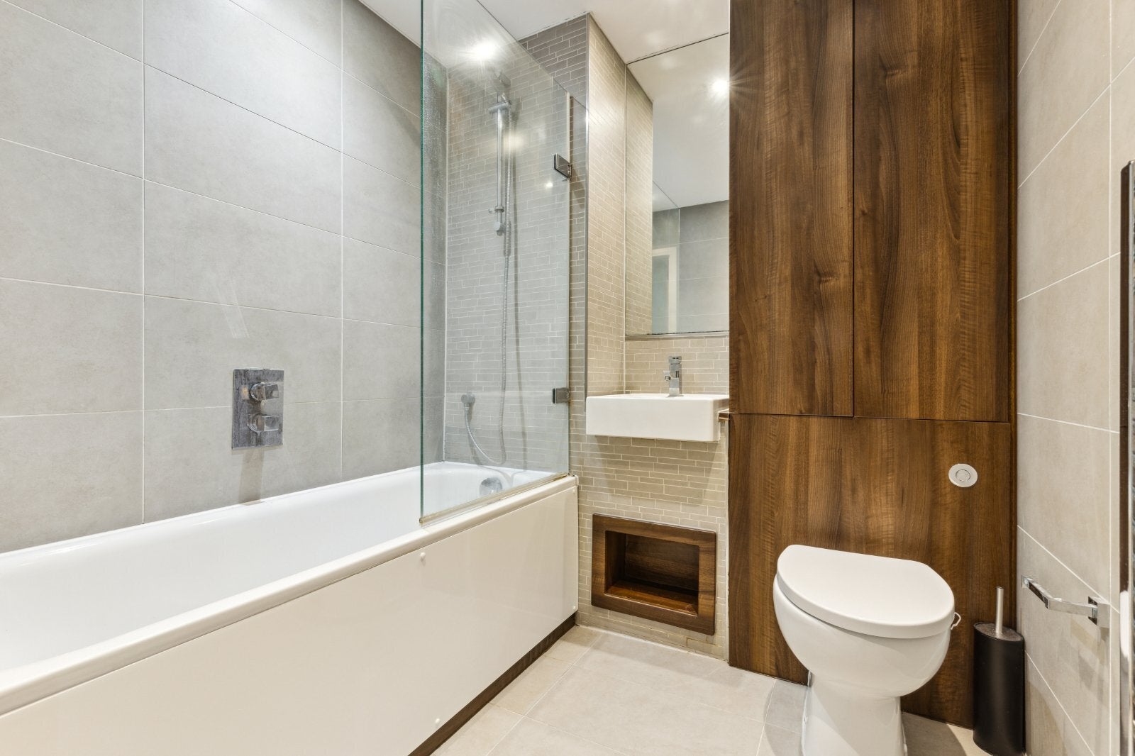 Flat Woodberry Down in Greater London