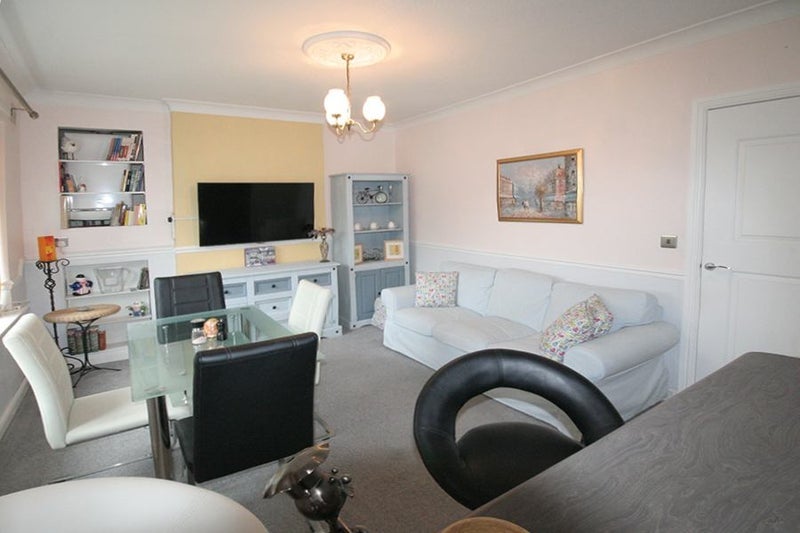 Room Serlby Rise in Nottingham