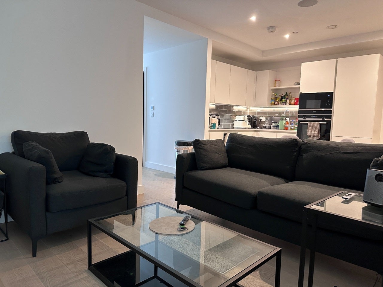 Flat Crimscott Street in Greater London