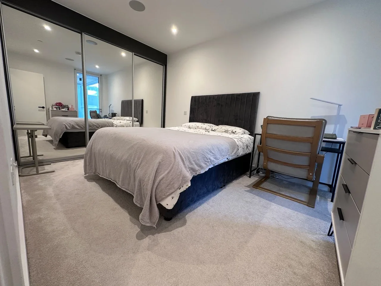 Flat Crimscott Street in Greater London