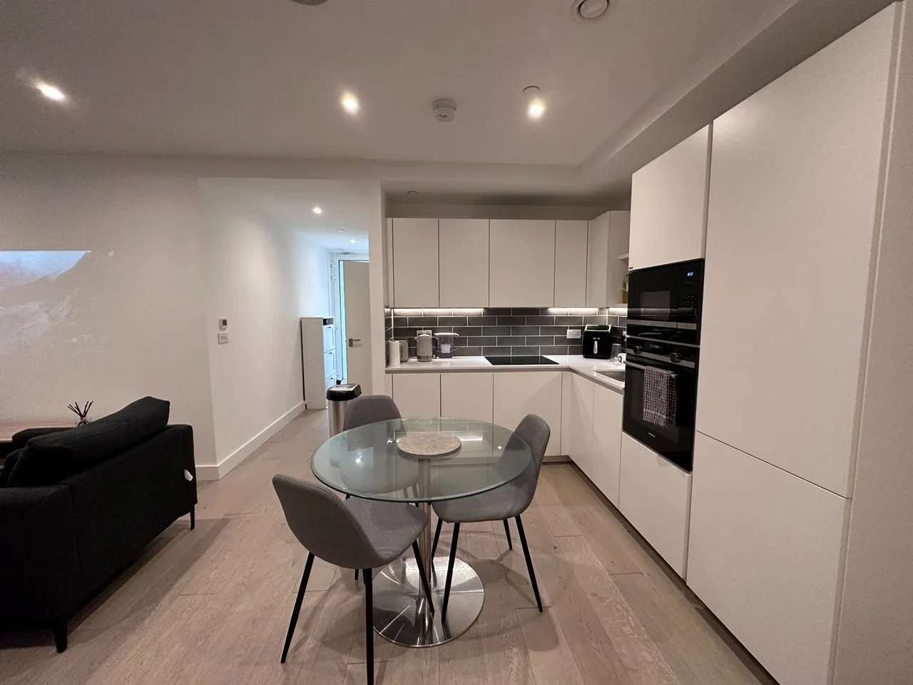 Flat Crimscott Street in Greater London