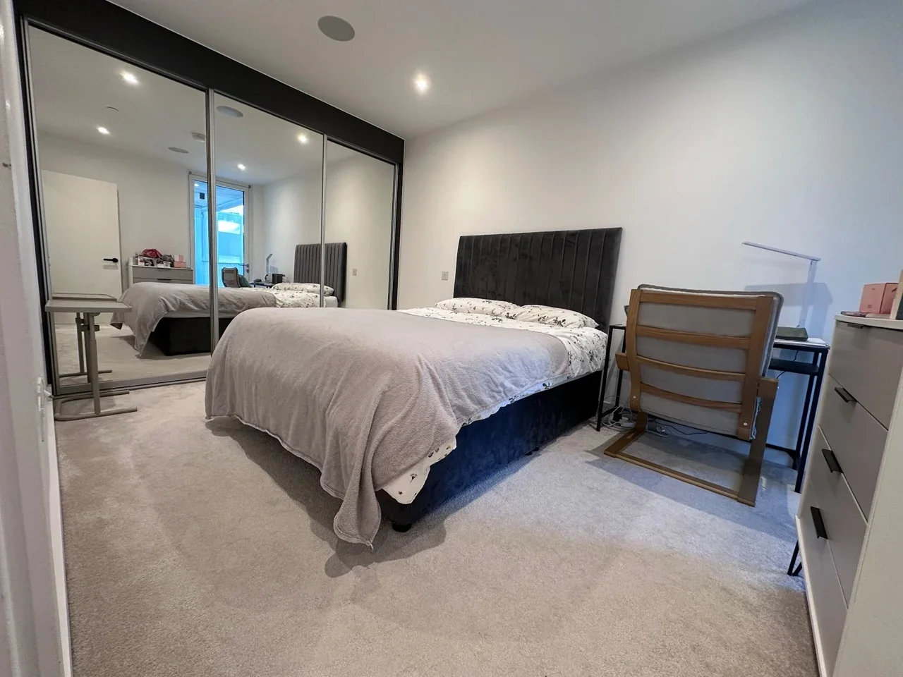 Flat Crimscott Street in Greater London