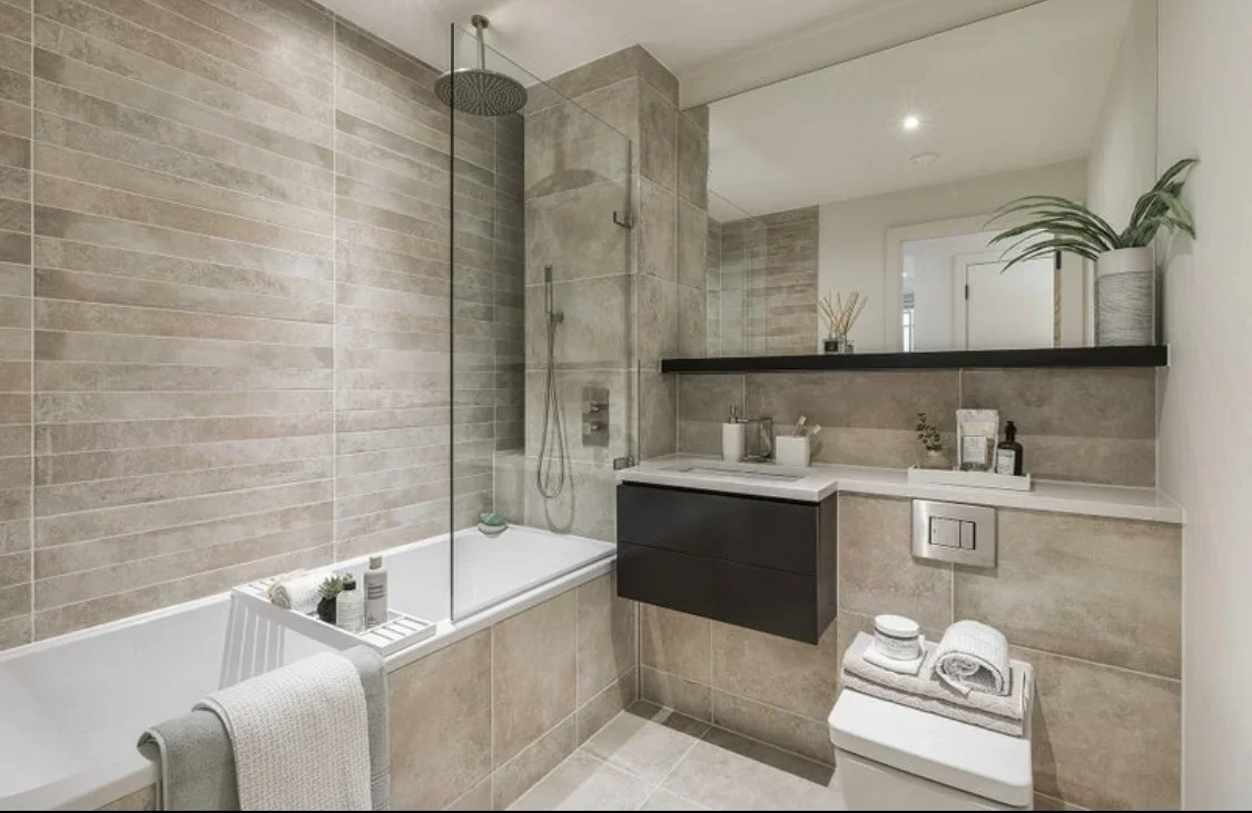 Flat Crimscott Street in Greater London