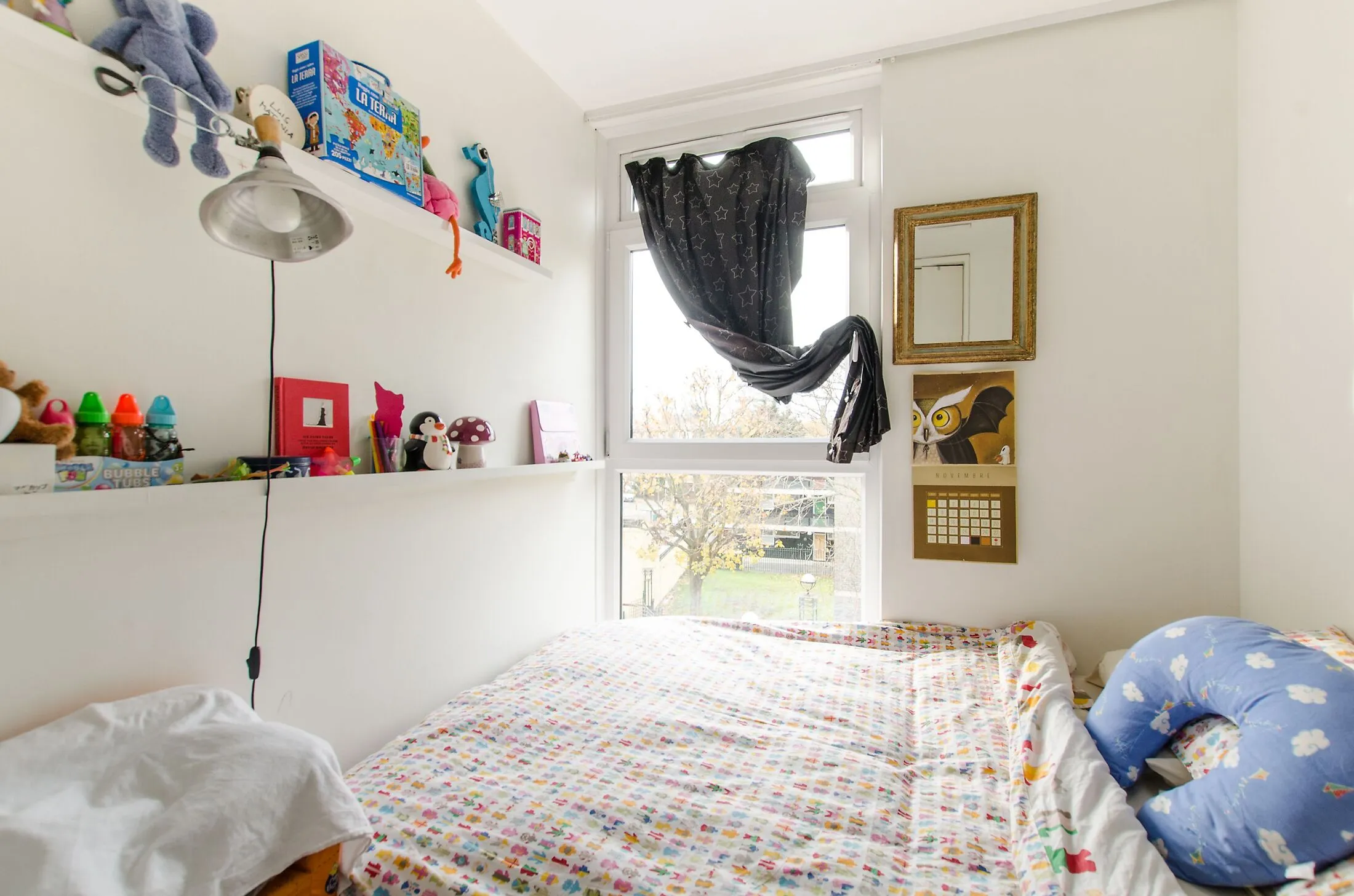 Flat Westbridge Road in Greater London