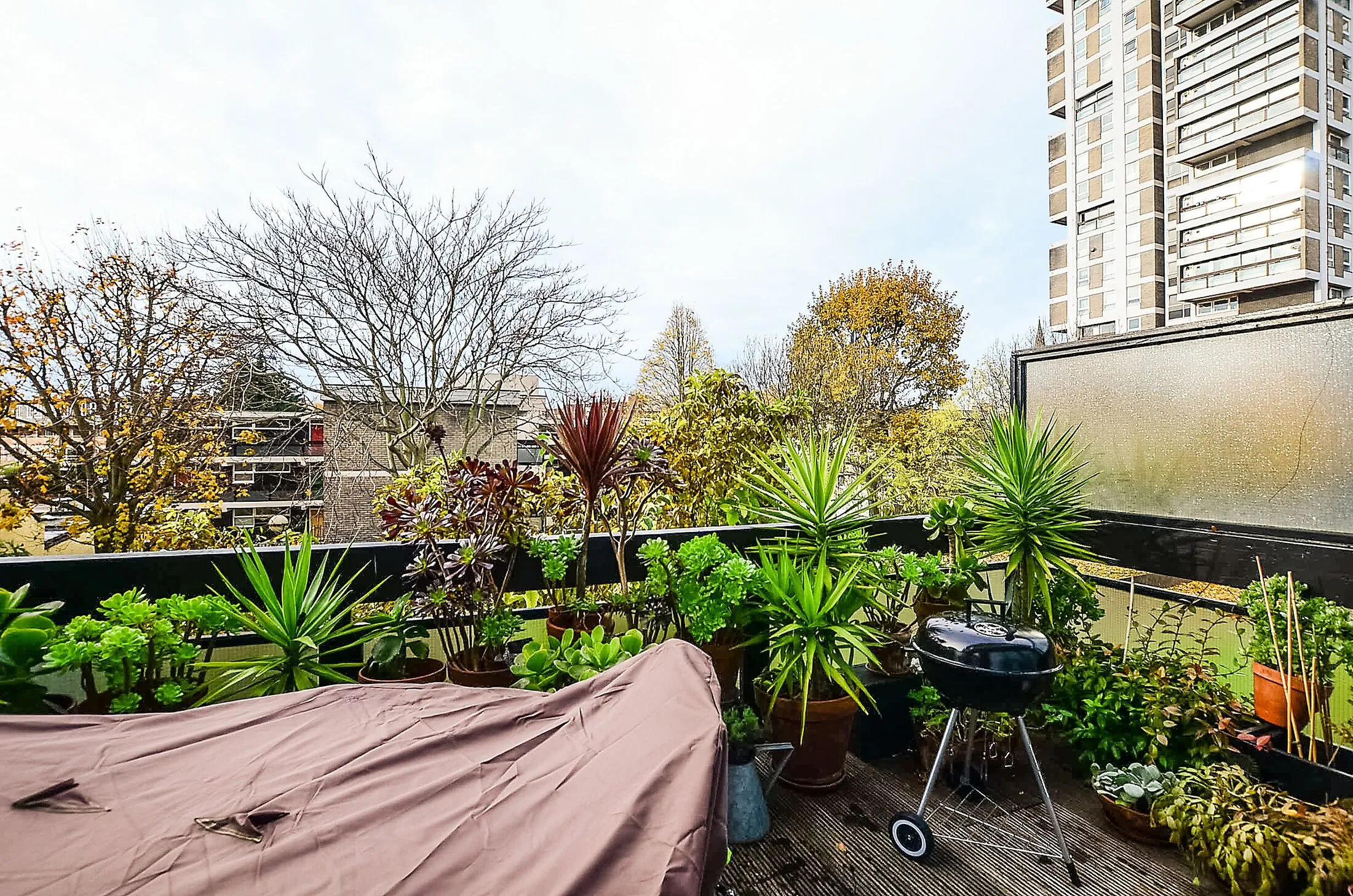Flat Westbridge Road in Greater London