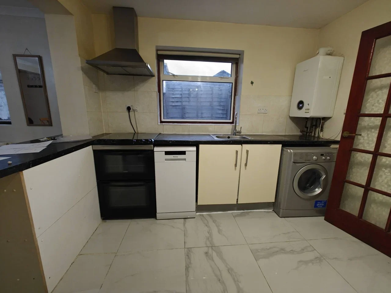 Flat Layton Road in Greater London