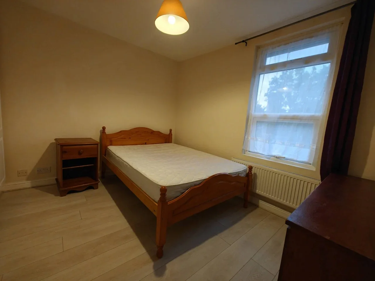 Flat Layton Road in Greater London