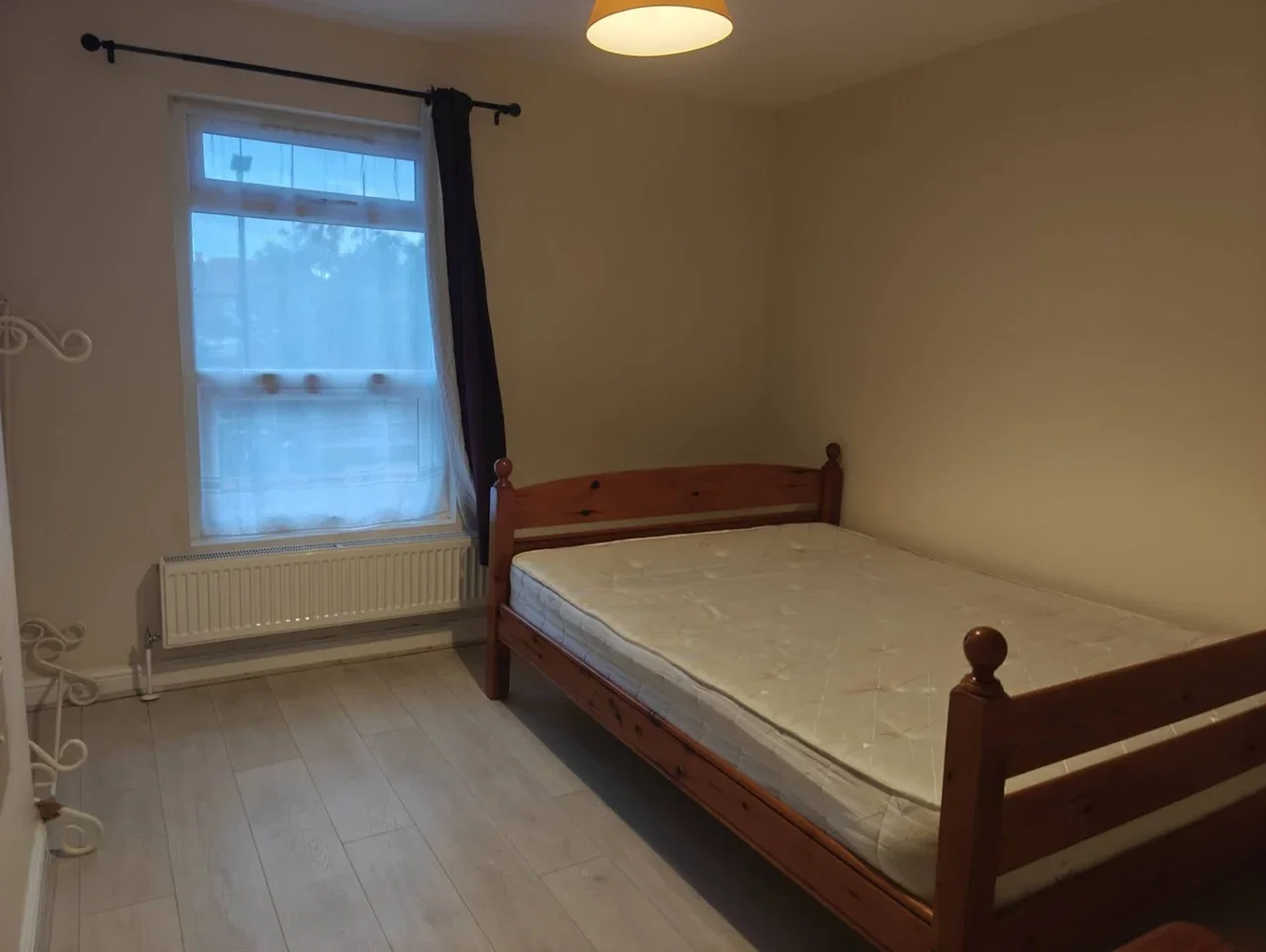 Flat Layton Road in Greater London