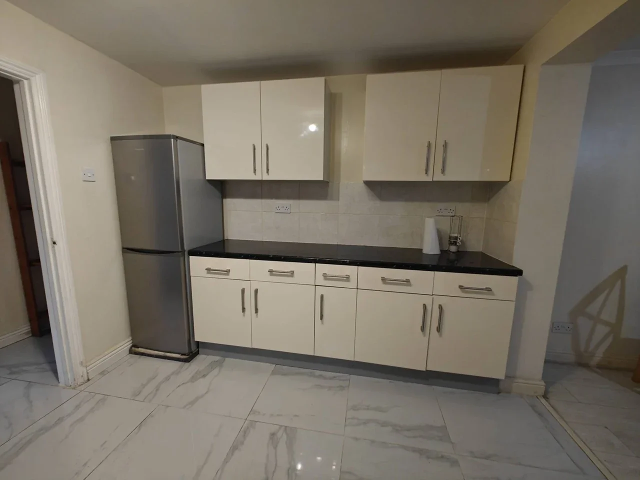 Flat Layton Road in Greater London