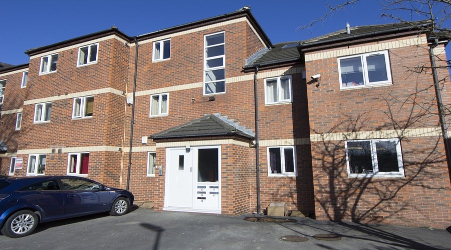 Flat Pennington Court in Leeds