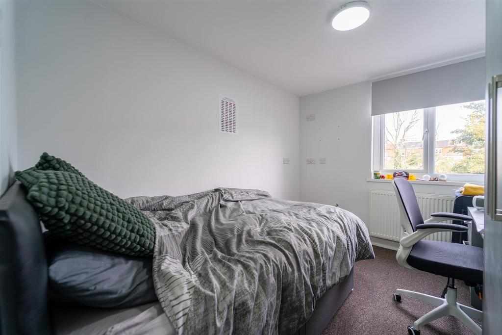 Room Dawlish Road in Birmingham
