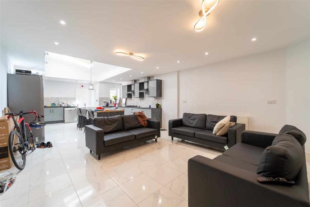 Room Dawlish Road in Birmingham
