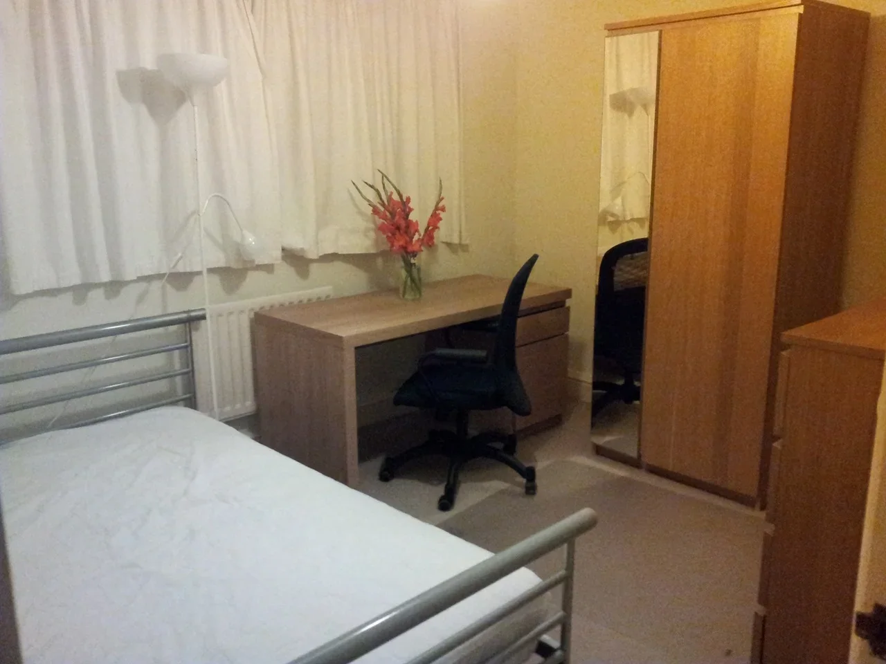 Flat Vauxhall Grove in Greater London