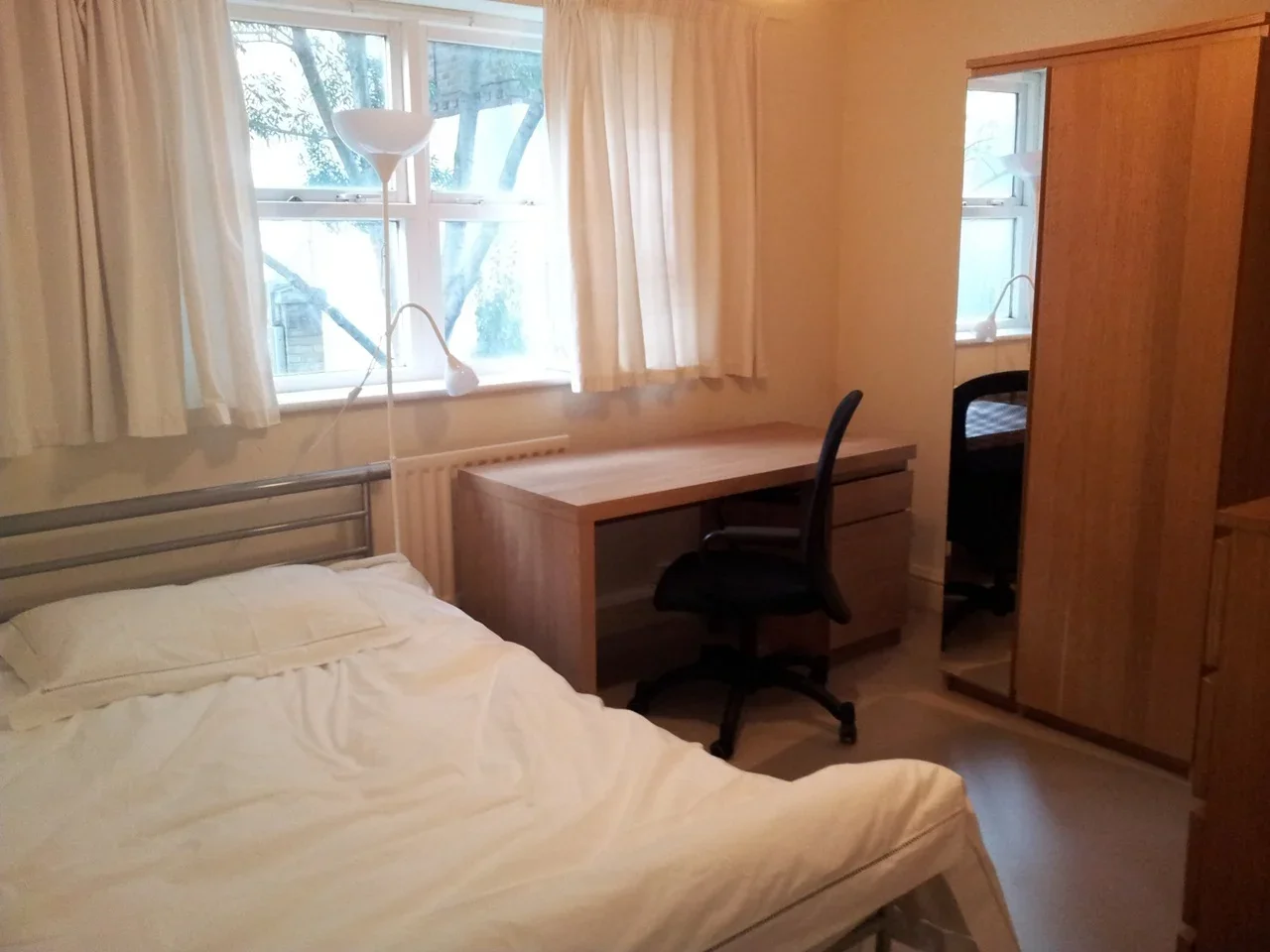 Flat Vauxhall Grove in Greater London