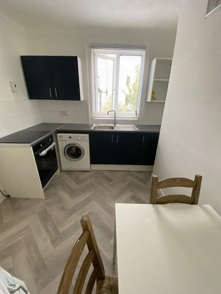 Flat Blanmerle Road in Greater London
