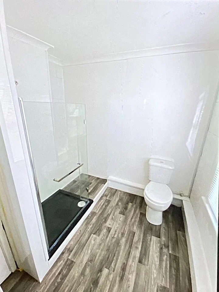 Flat Blanmerle Road in Greater London